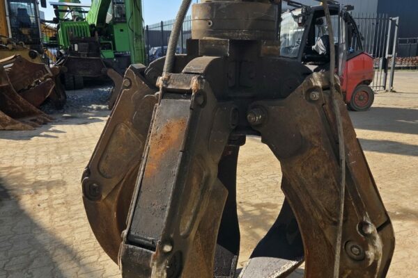 4820 Atlas 450ltr (2)