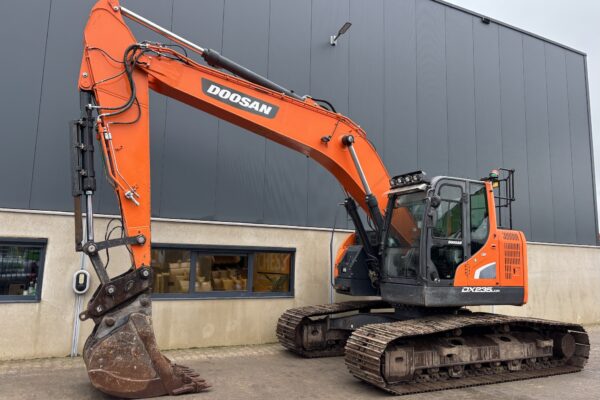 1 Doosan DX235LCR-5