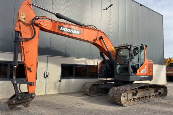 1 Doosan DX235LCR-5