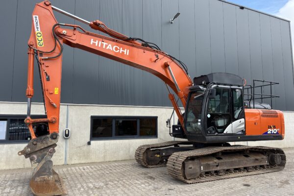 1 Hitachi ZX210LC-6