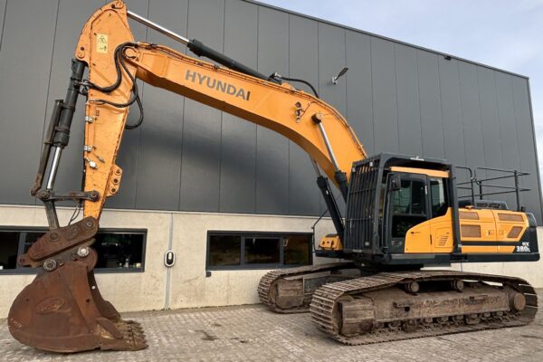 2 Hyundai HX380L
