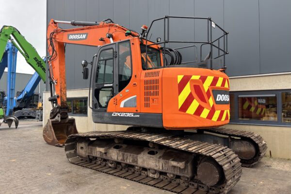 3 Doosan DX235LCR-5