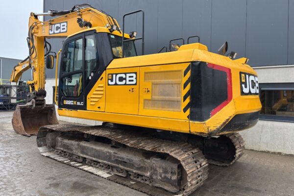 3 JCB 220X