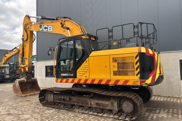 3 JCB 220X