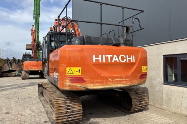 4 Hitachi ZX210LC-6