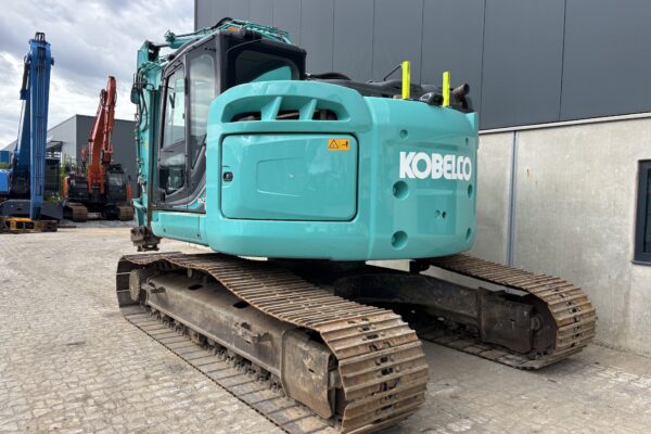 4 Kobelco SK230SRLC-5