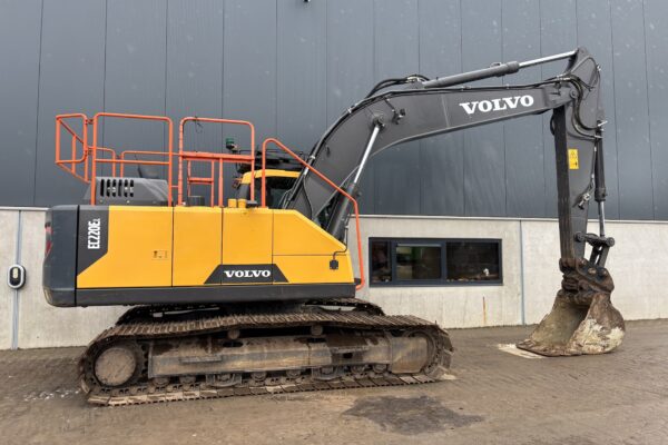 5 Volvo EC220EL