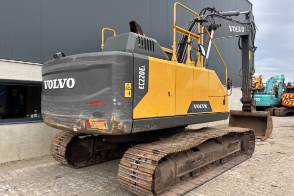 5 Volvo EC220EL