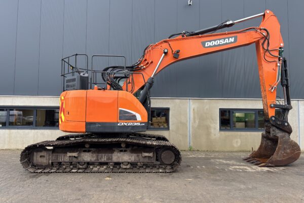 7 Doosan DX235LCR-5