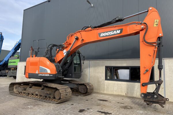 7 Doosan DX235LCR-5