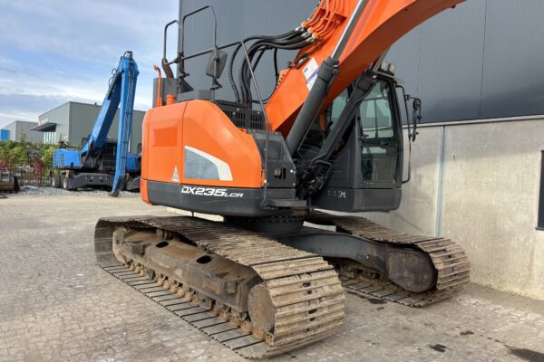 8 Doosan DX235LCR-5