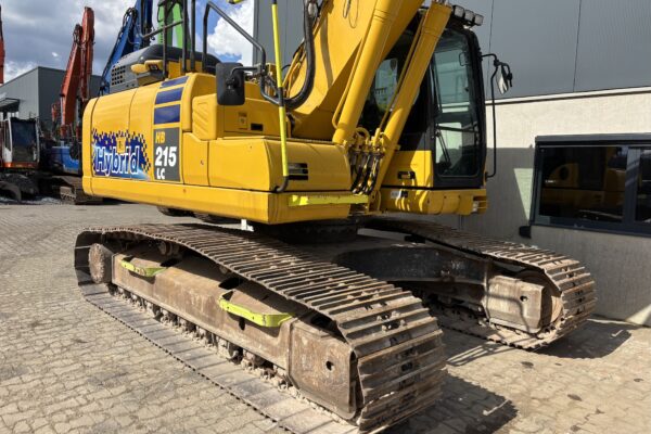 9.2 Komatsu HB215LC-3