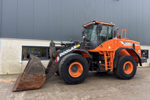 1 Doosan DL350-5