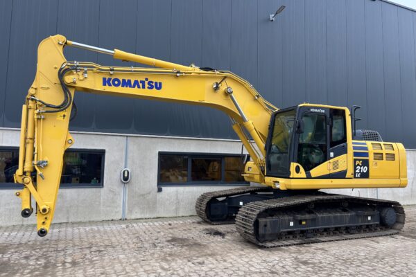 1 Komatsu PC210LC-10