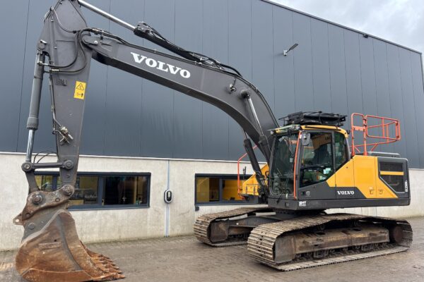 1 Volvo EC250EL