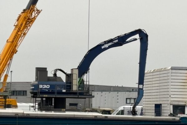 11 Sennebogen 830 Elec