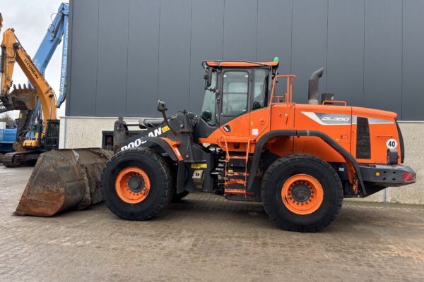 2 Doosan DL350-5