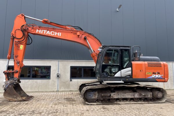 2 Hitachi ZX210LC-6