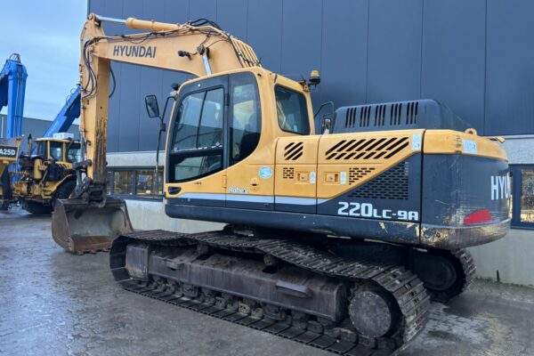 2 Hyundai R220LC-9A