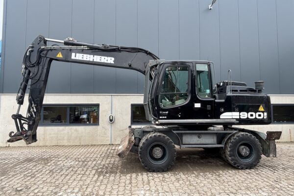 2 Liebherr A900C