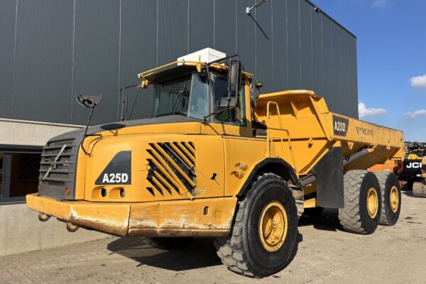 2 Volvo A25D