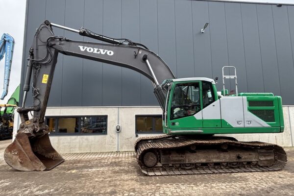 2 Volvo EC300EL