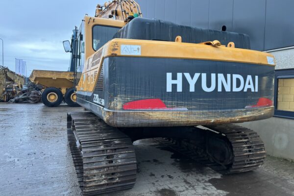 3 Hyundai R220LC-9A