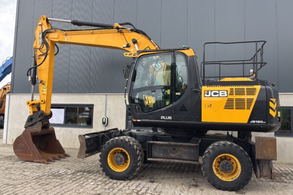 3 JCB JS160W