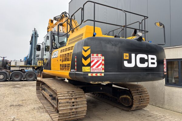 3 JCB JS370LC