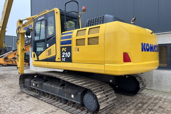 3 Komatsu PC210LC-10