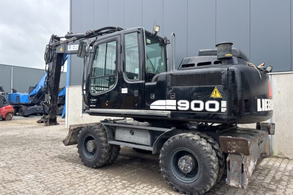 3 Liebherr A900C