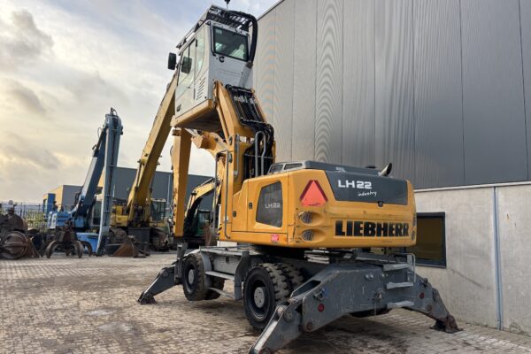 3 Liebherr LH22