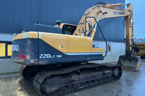 4 Hyundai R220LC-9A