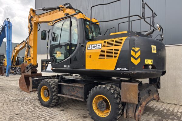 4 JCB JS160W