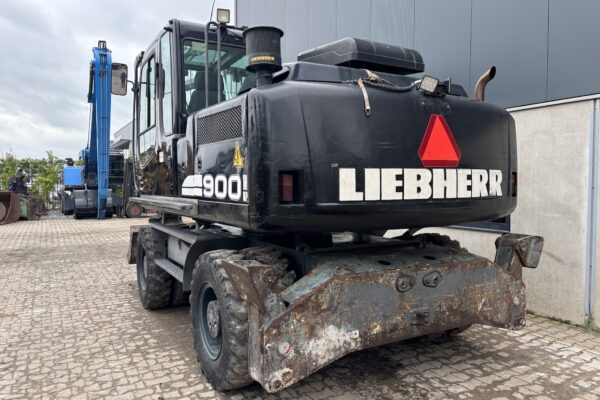 4 Liebherr A900C