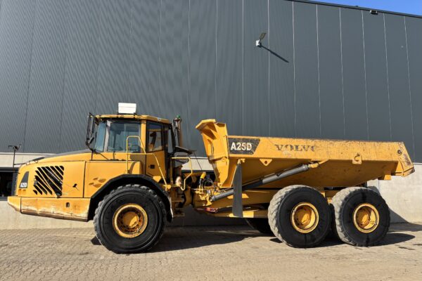 4 Volvo A25D