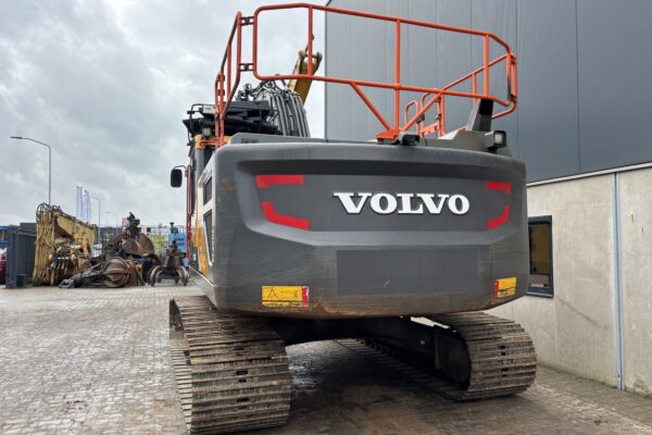 4 Volvo EC250EL