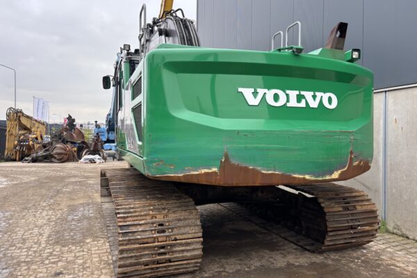 4 Volvo EC300EL