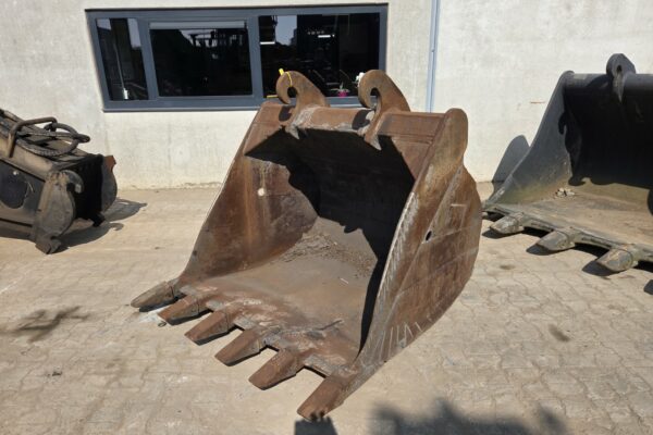 4836 CW40 teeth bucket (2)