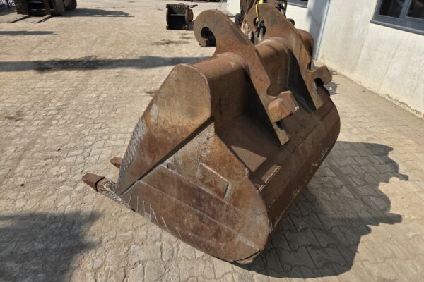 4836 CW40 teeth bucket (7)