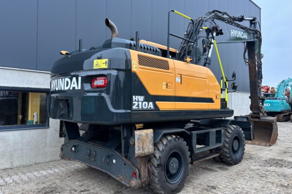5 Hyundai HW210A