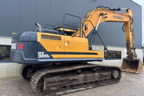 5 Hyundai HX300L