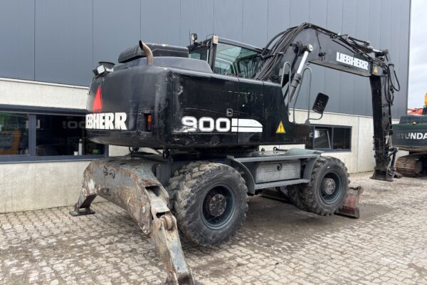 5 Liebherr A900C