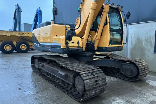 6 Hyundai R220LC-9A