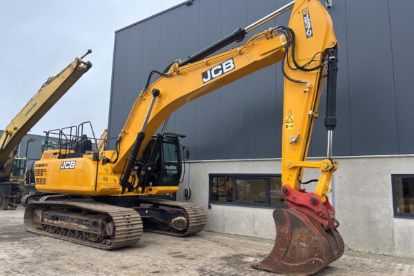 6 JCB JS370LC