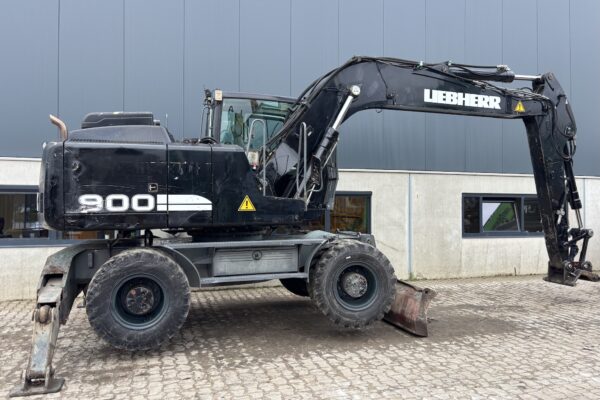 6 Liebherr A900C