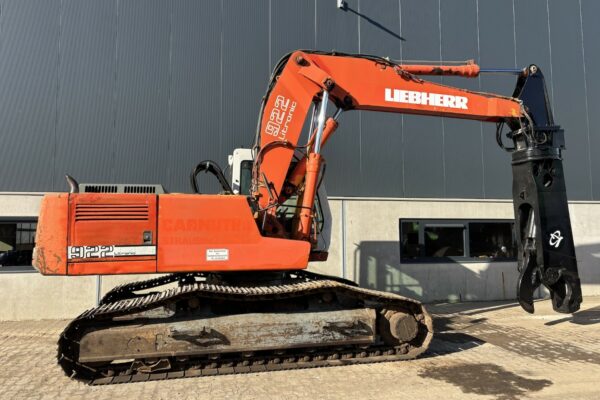 6 Liebherr R922