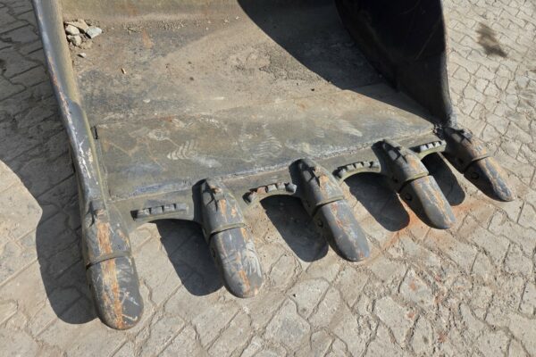 614749 teethbucket CW40 (4)