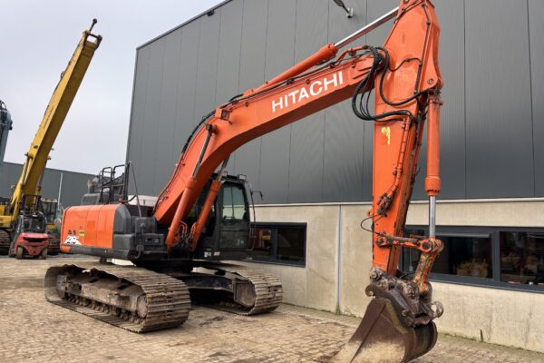 7 Hitachi ZX210LC-6
