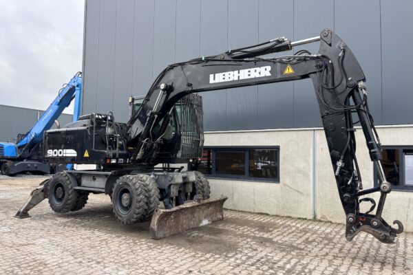 7 Liebherr A900C